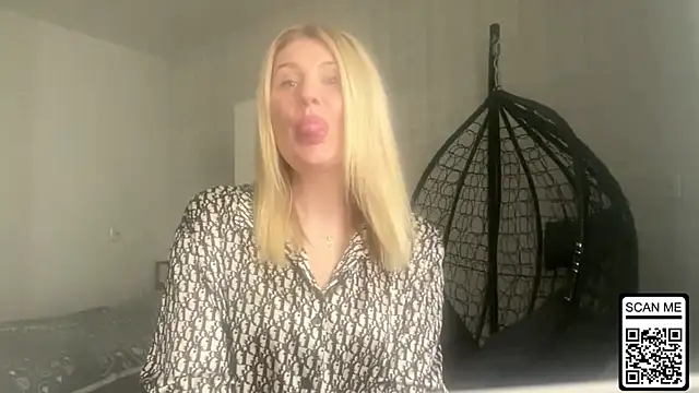 Snapshot of Blondie_xoxoxo chatting on April 18, 2026, 1:48 pm Blondie xoxoxo online show from April 18, 2026, 1:48 pm