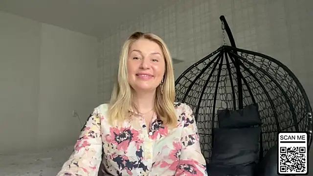 Snapshot of Blondie_xoxoxo chatting on April 20, 2026, 10:07 am Blondie xoxoxo online show from April 20, 2026, 10:07 am