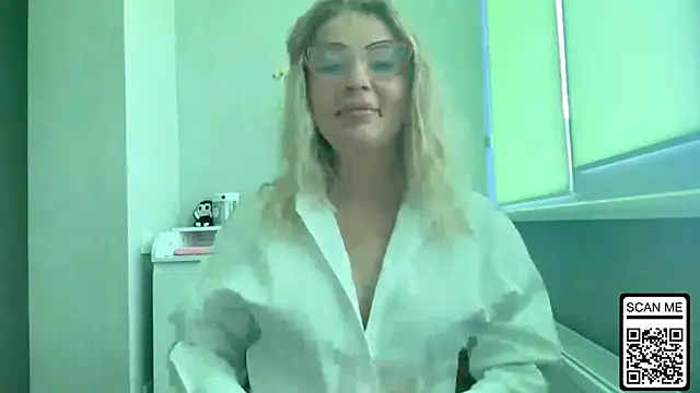 Snapshot of Blondie_xoxoxo chatting on July 12, 2026, 10:06 am Blondie xoxoxo online show from July 12, 2026, 10:06 am