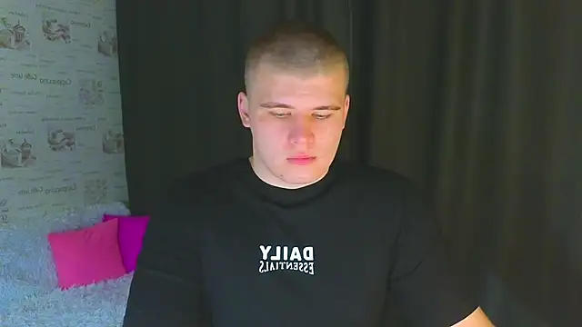 kittenmurr online show from September 19, 2025, 9:04 pm