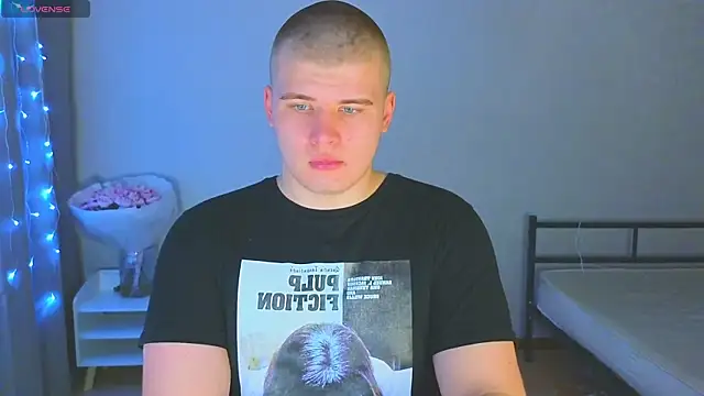 kittenmurr online show from November 6, 2025, 8:32 pm