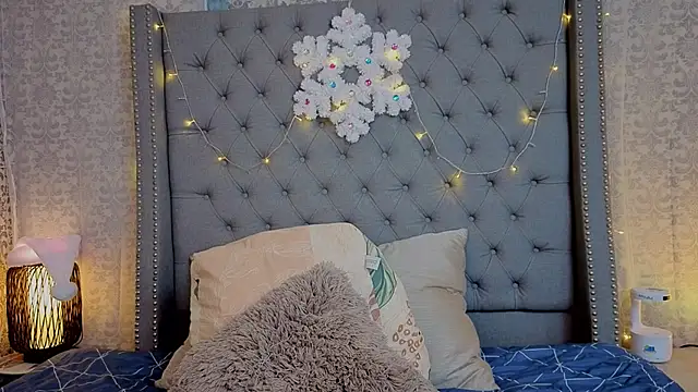 Snapshot of Abby_roussee chatting on December 17, 2025, 8:26 pm Abby roussee online show from December 17, 2025, 8:26 pm