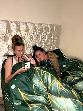 Snapshot of Charsworld chatting on November 20, 2025, 5:45 pm Charsworld online show from November 20, 2025, 5:45 pm