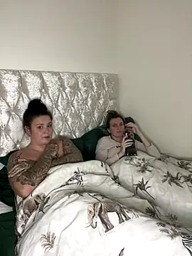 Snapshot of Charsworld chatting on December 18, 2025, 5:52 pm Charsworld online show from December 18, 2025, 5:52 pm