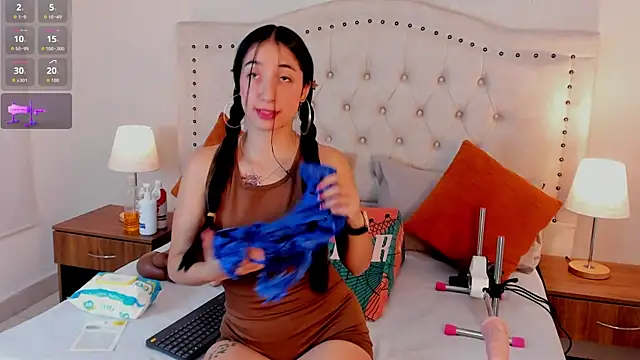 Snapshot of natasha_moreno chatting on October 20, 2025, 12:38 pm natasha moreno online show from October 20, 2025, 12:38 pm