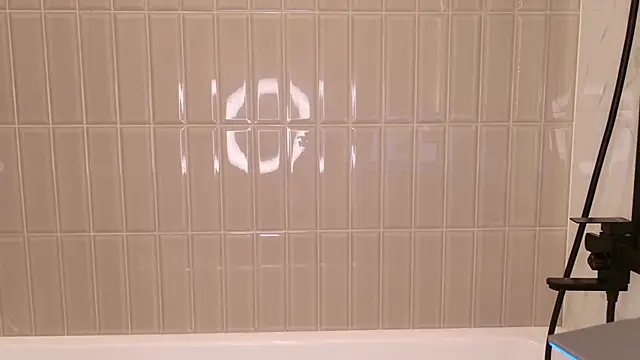 Snapshot of shes_rebel chatting on December 22, 2025, 9:45 pm shes rebel online show from December 22, 2025, 9:45 pm