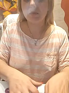 Snapshot of qSensi chatting on November 22, 2025, 9:36 pm qSensi online show from November 22, 2025, 9:36 pm