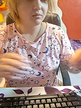 Snapshot of qSensi chatting on November 27, 2025, 11:18 pm qSensi online show from November 27, 2025, 11:18 pm