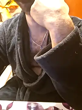 Snapshot of qSensi chatting on December 14, 2025, 4:07 am qSensi online show from December 14, 2025, 4:07 am