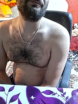 Snapshot of qSensi chatting on December 18, 2025, 2:17 am qSensi online show from December 18, 2025, 2:17 am