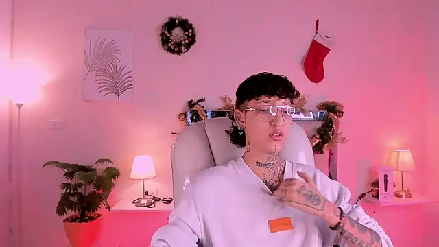 Luci Rose online show from December 2, 2025, 3:34 am