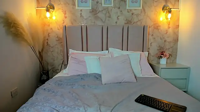 Snapshot of Isa_lux chatting on October 8, 2025, 3:37 am Isa lux online show from October 8, 2025, 3:37 am