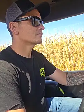 twistafatpipe online show from October 16, 2025, 5:47 pm