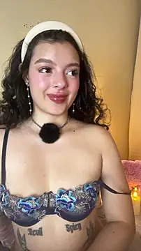 Snapshot of AriaHeavenss chatting on November 4, 2025, 12:32 am AriaHeavenss online show from November 4, 2025, 12:32 am