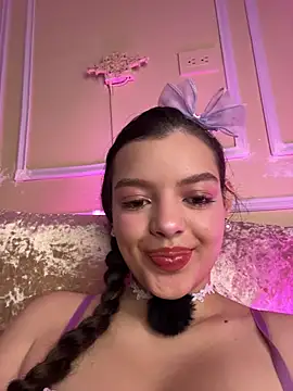 Snapshot of AriaHeavenss chatting on December 2, 2025, 12:38 am AriaHeavenss online show from December 2, 2025, 12:38 am