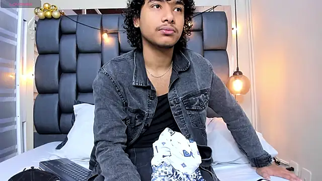 Snapshot of Miriam_milf chatting on December 4, 2025, 12:25 pm Miriam milf online show from December 4, 2025, 12:25 pm