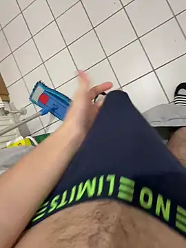 Snapshot of Dicksxd chatting on September 9, 2025, 5:40 am Dicksxd online show from September 9, 2025, 5:40 am