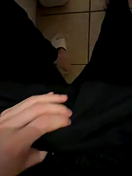 Snapshot of Dicksxd chatting on November 5, 2025, 12:32 am Dicksxd online show from November 5, 2025, 12:32 am