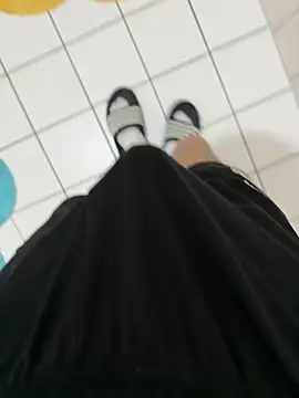 Snapshot of Dicksxd chatting on November 17, 2025, 6:03 pm Dicksxd online show from November 17, 2025, 6:03 pm