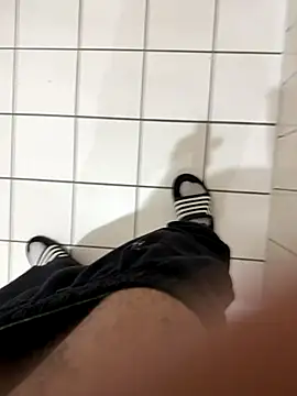 Snapshot of Dicksxd chatting on December 22, 2025, 11:07 am Dicksxd online show from December 22, 2025, 11:07 am