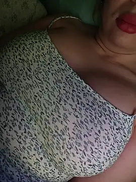 Snapshot of BunnyFoxy777 chatting on December 22, 2025, 2:14 pm BunnyFoxy777 online show from December 22, 2025, 2:14 pm