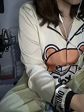 Snapshot of Kuncute chatting on December 16, 2025, 9:58 am Kuncute online show from December 16, 2025, 9:58 am