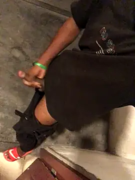 Snapshot of kavi1q1 chatting on January 5, 2026, 9:29 pm kavi1q1 online show from January 5, 2026, 9:29 pm