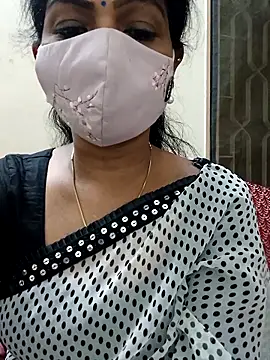 Snapshot of Rithya27 chatting on October 4, 2025, 6:28 pm Rithya27 online show from October 4, 2025, 6:28 pm