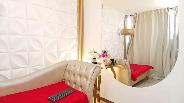 Lily rousee  online show from March 9, 2026, 12:42 pm