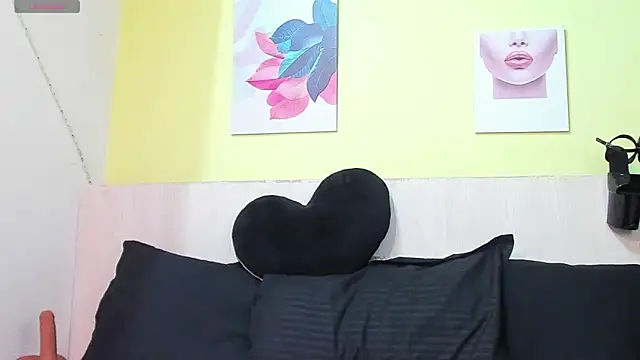 AtheneaArbelaez  online show from October 21, 2025, 12:50 pm