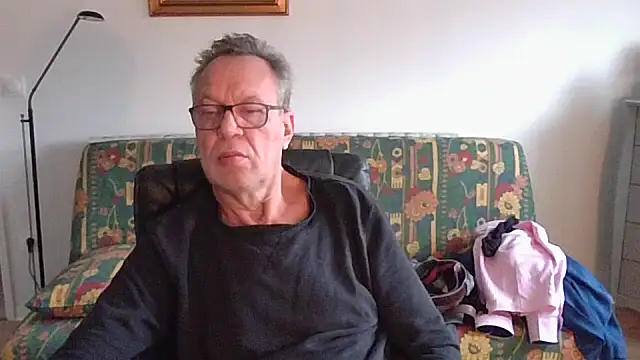 cqhd76 online show from December 4, 2025, 9:29 am