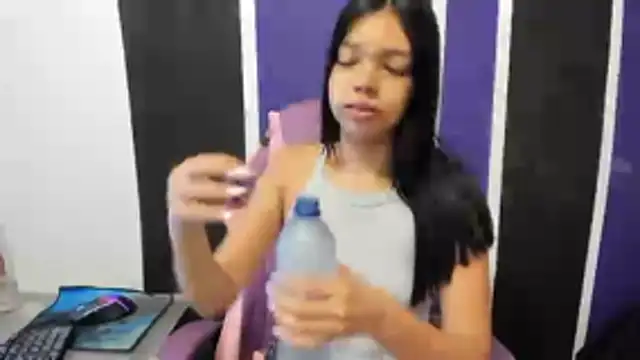 Snapshot of shy_luna18 chatting on January 10, 2026, 1:46 pm shy luna18 online show from January 10, 2026, 1:46 pm