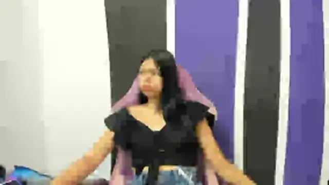 Snapshot of shy_luna18 chatting on January 11, 2026, 2:33 pm shy luna18 online show from January 11, 2026, 2:33 pm