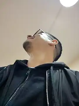 Snapshot of Juann-cock chatting on November 24, 2025, 5:01 pm Juann-cock online show from November 24, 2025, 5:01 pm