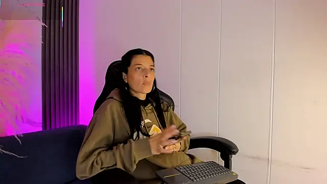 Snapshot of ShaunaDream chatting on February 22, 2026, 4:57 am ShaunaDream online show from February 22, 2026, 4:57 am