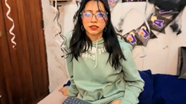 VioletxBloom online show from October 23, 2025, 10:08 pm