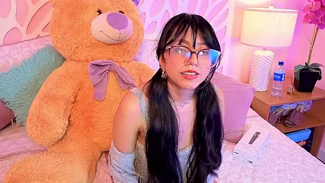 VioletxBloom online show from February 19, 2026, 8:49 pm