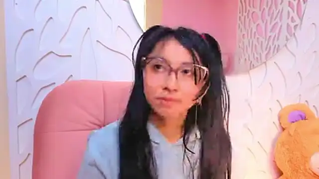 VioletxBloom online show from April 12, 2026, 12:54 pm