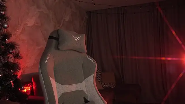 Snapshot of LumeNova chatting on January 18, 2026, 2:26 am LumeNova online show from January 18, 2026, 2:26 am