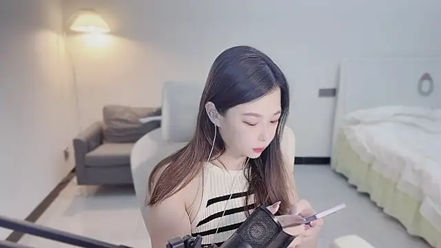 Maymay  online show from October 25, 2025, 10:59 pm