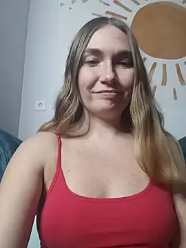 Snapshot of KisaVixen chatting on November 18, 2025, 4:33 pm KisaVixen online show from November 18, 2025, 4:33 pm