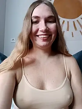 Snapshot of KisaVixen chatting on November 28, 2025, 10:51 am KisaVixen online show from November 28, 2025, 10:51 am