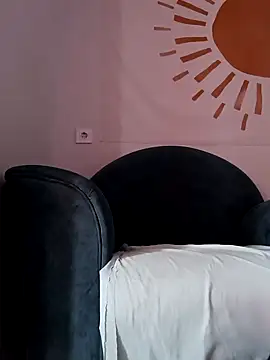 Snapshot of KisaVixen chatting on December 4, 2025, 9:51 am KisaVixen online show from December 4, 2025, 9:51 am