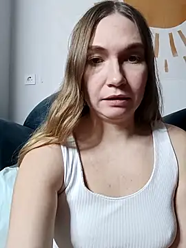 Snapshot of KisaVixen chatting on December 15, 2025, 4:22 pm KisaVixen online show from December 15, 2025, 4:22 pm