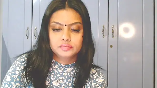 Indian GlowingMiax online show from October 19, 2025, 5:02 pm