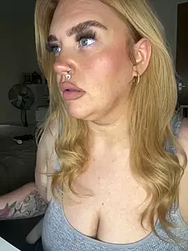 Snapshot of MysteriousMylaX chatting on October 13, 2025, 2:28 pm MysteriousMylaX online show from October 13, 2025, 2:28 pm