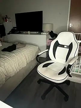 Snapshot of MysteriousMylaX chatting on November 9, 2025, 5:44 pm MysteriousMylaX online show from November 9, 2025, 5:44 pm