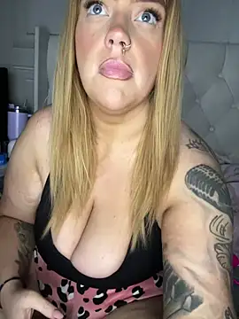 Snapshot of MysteriousMylaX chatting on December 20, 2025, 6:15 pm MysteriousMylaX online show from December 20, 2025, 6:15 pm