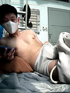 linh21107 online show from November 7, 2025, 5:46 pm