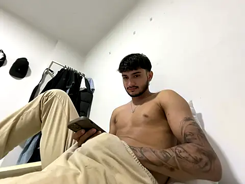 Snapshot of Nas-z09 chatting on December 22, 2025, 9:56 pm Nas-z09 online show from December 22, 2025, 9:56 pm